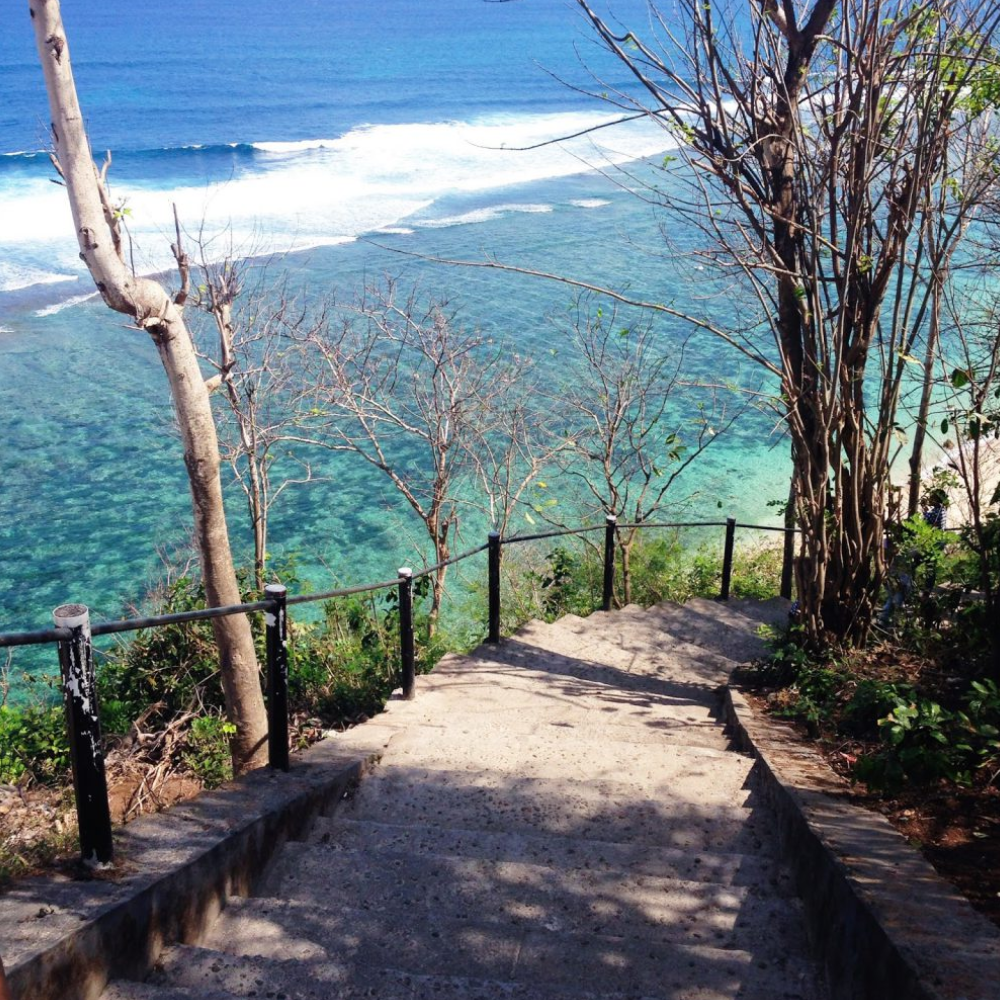 Pantai Gunung Payung Tempat Wisata Tenang dan Instagramable
