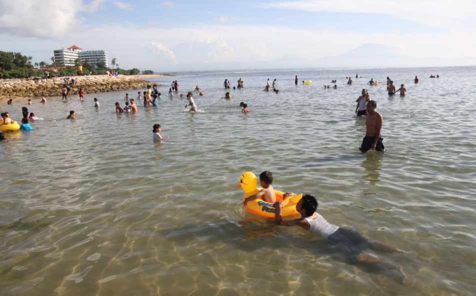 Menikmati Keindahan Alam di Pantai Mertasari Sanur