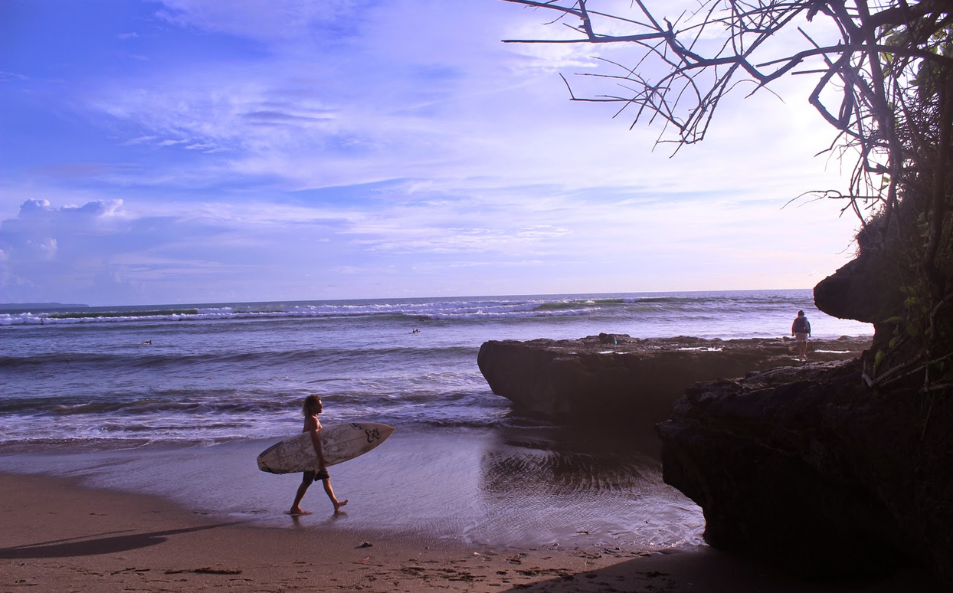 Pantai Watu Bolong Liburan Seru Nikmati Keindahan Alam