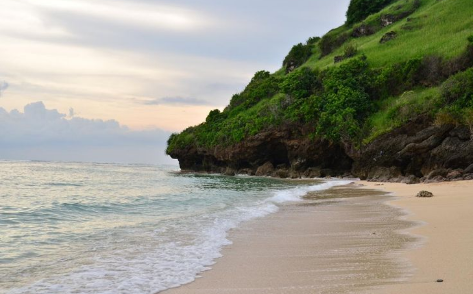 Eksplorasi Pantai Gunung Payung: Keindahan Alam Masih Alami