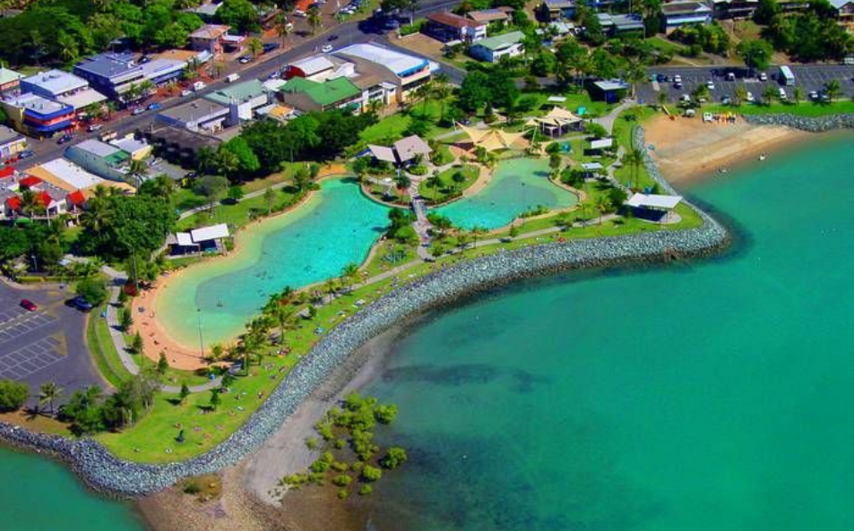 Airlie Beach Lagoon Tropical Gem - Experience the Beauty